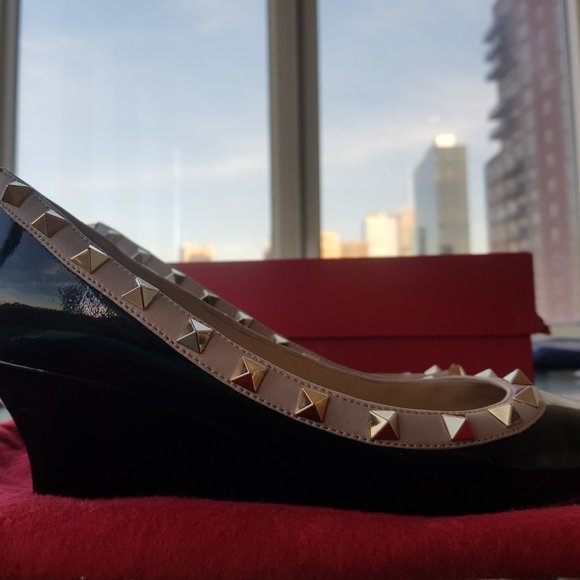GENTLY USED, Valentino Rockstud Wedges Black Patent Leather Size 37 6.5 - Picture 4 of 10